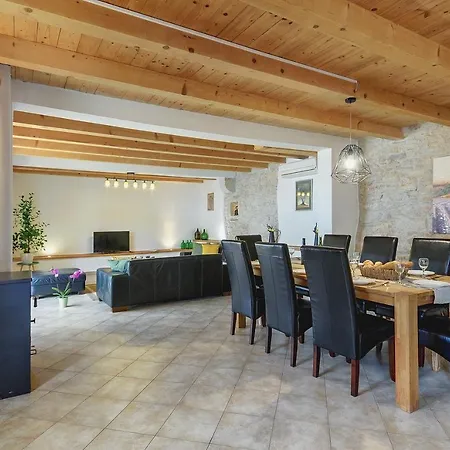 בית נופש Katarina Batlug